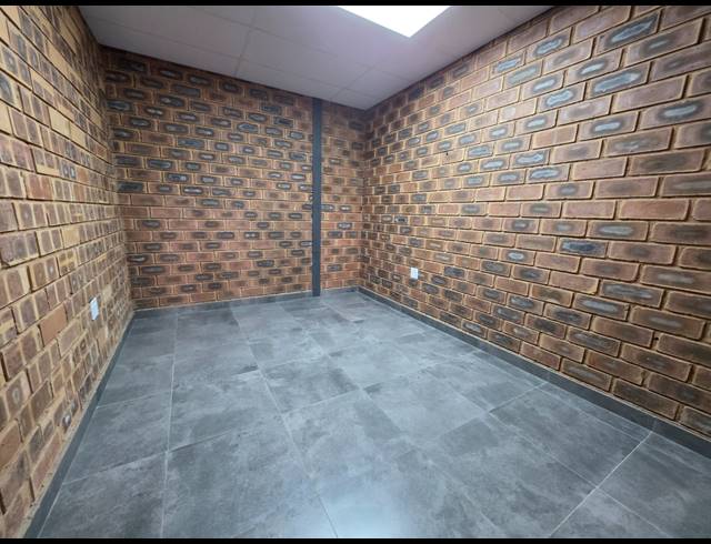815M² WAREHOUSE TO LET IN AEROTON